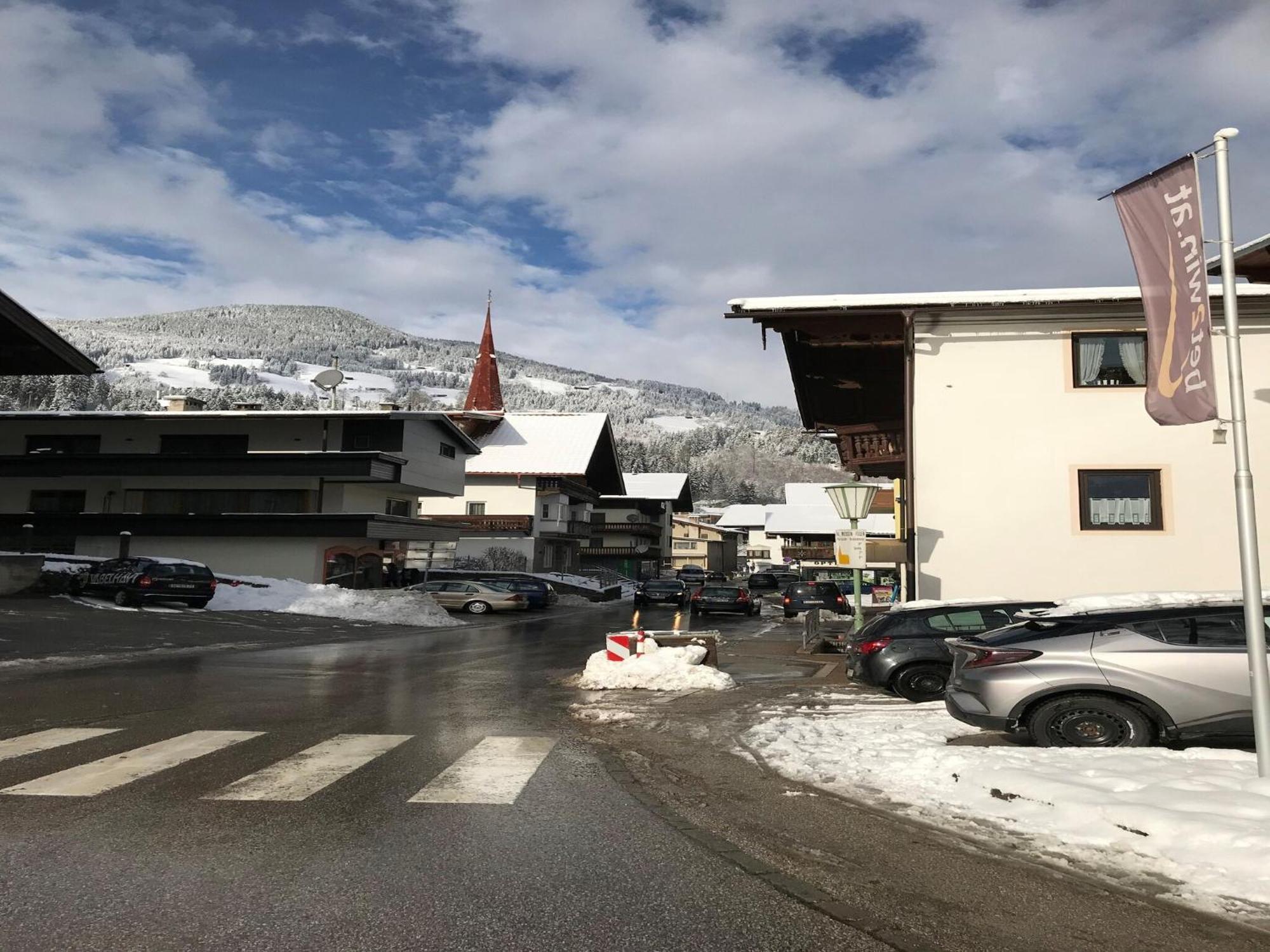 Apartment Building, Fügen Dış mekan fotoğraf