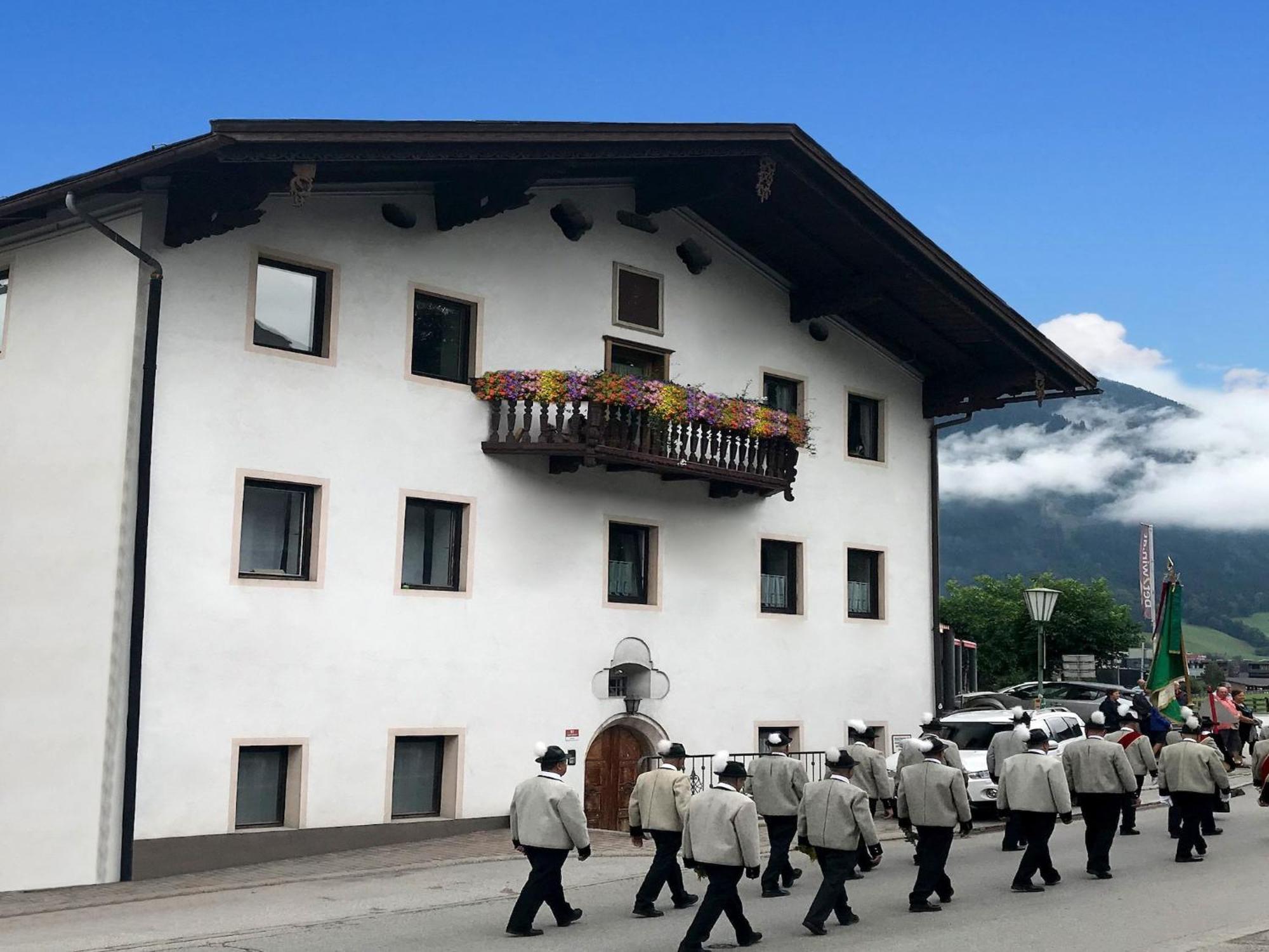 Apartment Building, Fügen Dış mekan fotoğraf